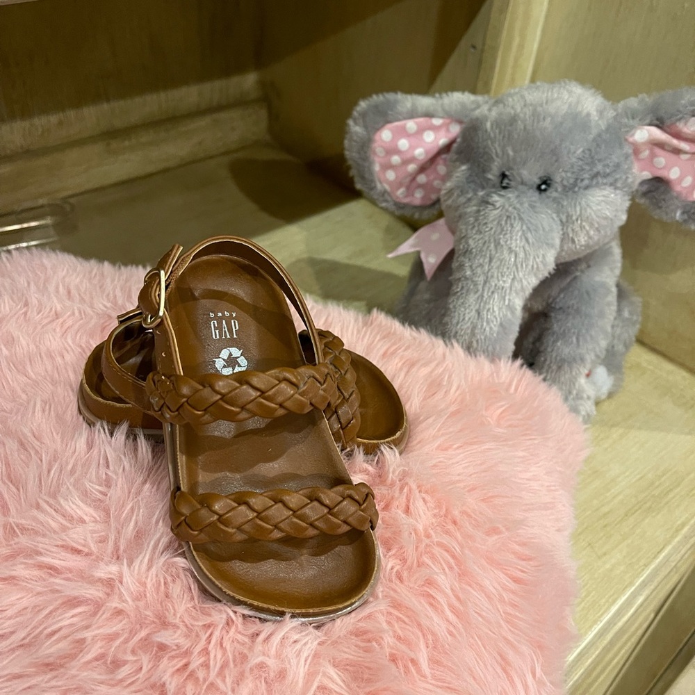 GAP brown sandals